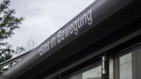 Außenansicht der Ausstellung von Schmich in Edingen-Neckarhausen