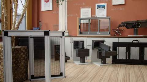 Blick in die Ausstellung von Schmich in Edingen-Neckarhausen