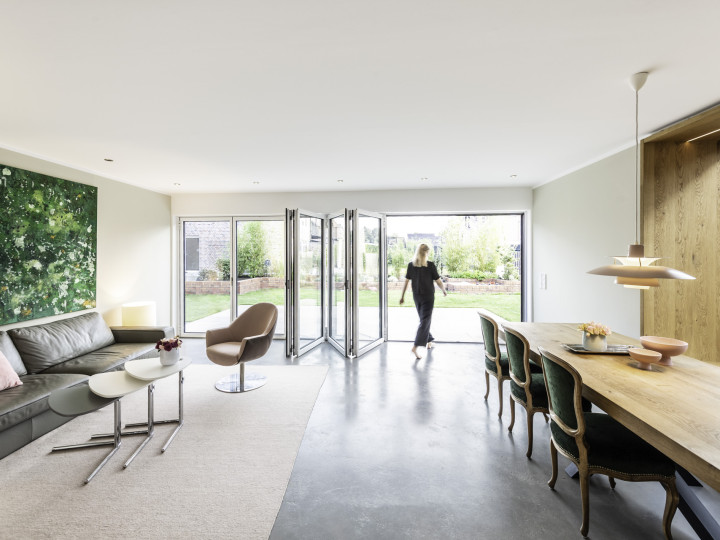 Qualität, die beständig ist: Glas-Faltwände von Solarlux punkten durch präzise Technik und langlebige Materialien.  Bildnachweis:  Bettina Meckel für Solarlux GmbH